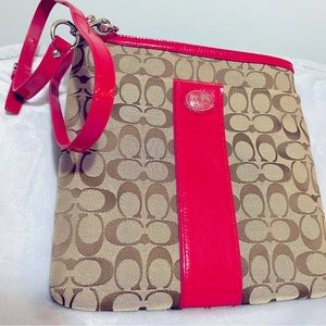 Crossbody Coach print bag